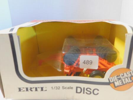 1/32 Ertl Orange Disc Massey Ferguson Box