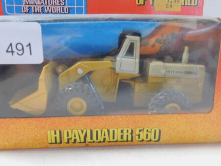 1/43 Ertl Mighty Movers IH PayLoader 560