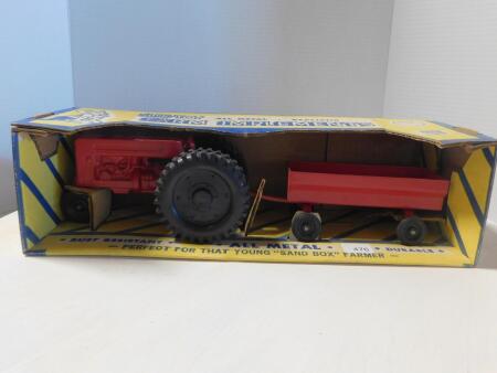 1/16 Slik Red Tractor & Trailer, NIB