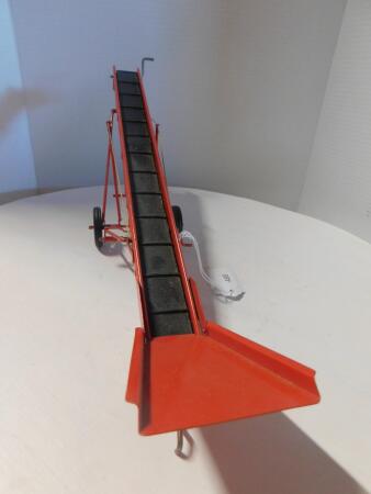 1/16 Tru-Scale Elevator, Cream Wheels & Decal