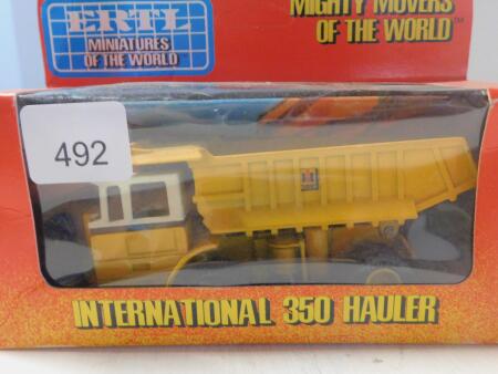 1/43 Ertl Mighty Movers IH 350 Hauler