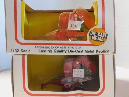 1/32 2 Ertl Balers (IH & Case)
