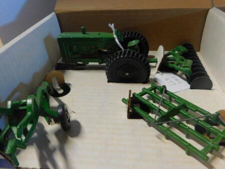 1/32 2 Slik 4 pc Tr Sets, Red & Green