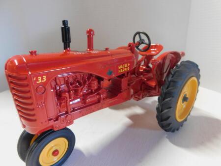 1/16 97 MH 33 Tractor, Canada Farm Show Edn
