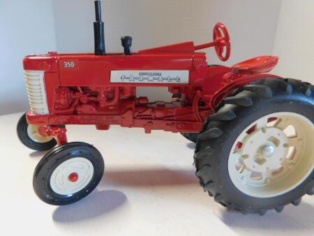 1/16 86 IH 350 Tractor, Canada Farm Show Edn