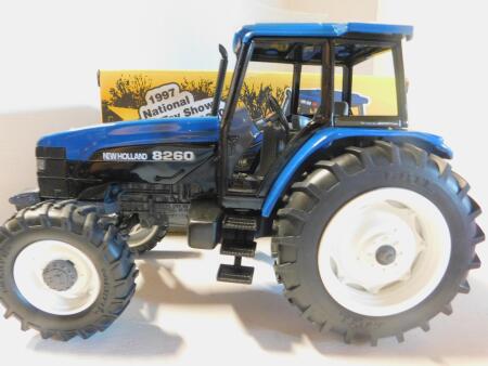 1/16 New Holland 8260 Tractor