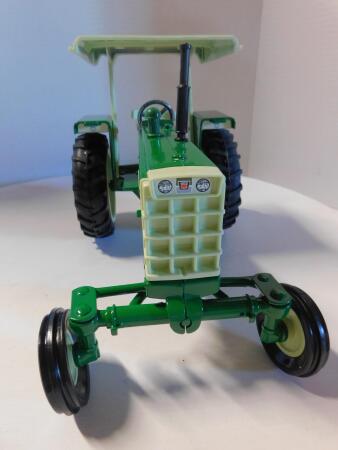 1/16 Oliver 1555 Tractor