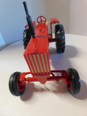 1/16 2000 IH 806 Tractor, Canada Farm Show Edn