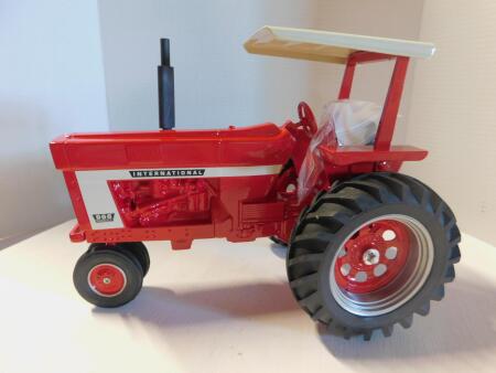 1/16 2005 IH 966 Tractor, Ontario Toy Show Edn