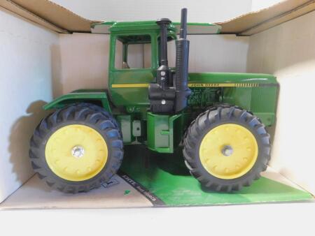 1/16 JD 4WD Stock # 5508CB, NIB