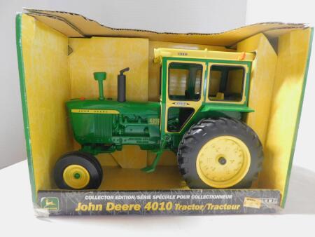1/16 JD 4010 w/Hinniker Cab, Collector Edn, NIB