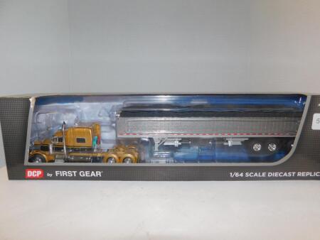 1/64 DCP Pete 379 Gold/Black w/Wilson Tri-Axle,