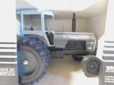 1/16 Scale Models White 2-155 Field Boss
