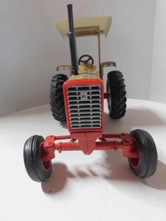 1/16 Int. 826 1995 Coll. Edn Gold Demonstrator