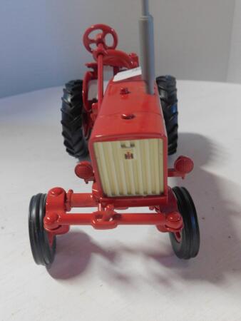 1/16 Ertl Farmall 140