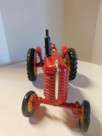 1/16 Massey Harris 555 Gold Belly
