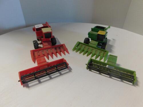 1/80 International & John Deere Combines