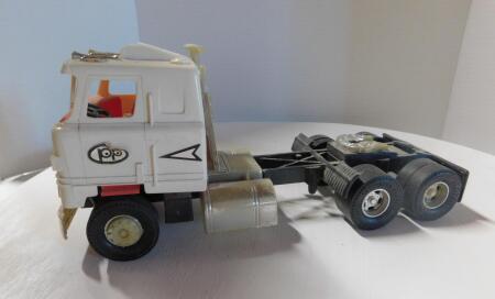 1/25 Plastic IH Transtar Tractor Trailer