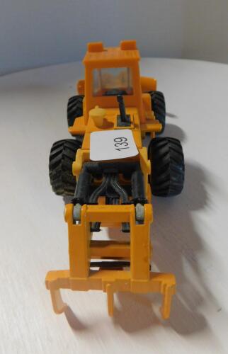 1/32 Articulated Snow Plow & Ripper