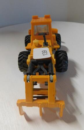 1/32 Articulated Snow Plow & Ripper