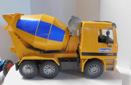 1/16 Bruder Cement Truck