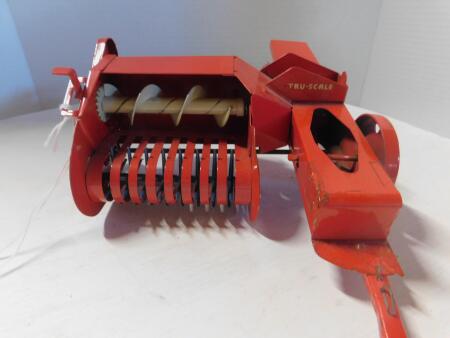1/16 TruScale Baler w/Cream Rims