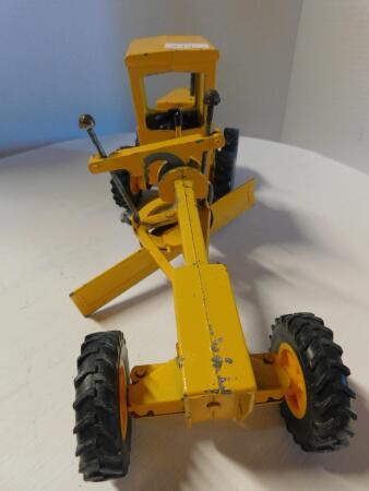 1/16 JD Road Grader ('70's)