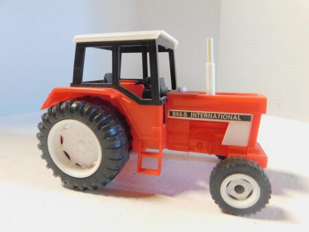 1/32 Bruder IH Int. 844-S Tractor - Plastic