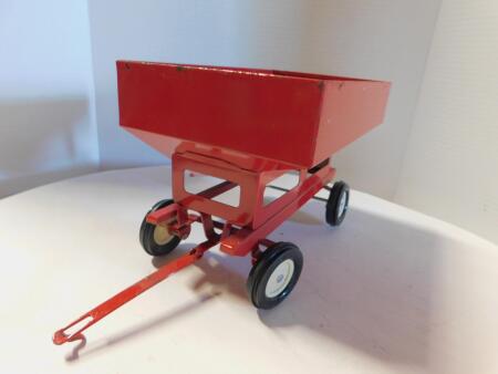 1/16 IH Gravity Wagon