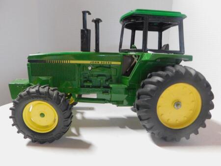 1/16 JD 4850 Tractor
