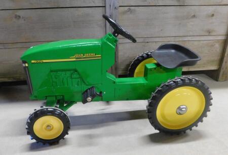 Pedal Tractor John Deere 2000 Ertl
