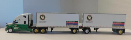 1/64 DCP Old Dominion Cascadia Sleeper w/Pups