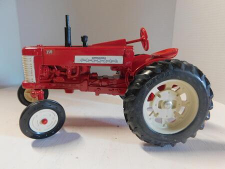 1/16 86 IH 350 Tractor, Canada Farm Show Edn