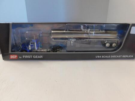 1/64 DCP 379 Blue Pete w/Chrome Tanker, NIB
