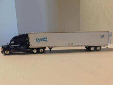 1/64 DCP Drumbo Transport Cascadia w/53'