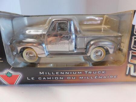 1/25 1949 Chevy Pick Up, 2000 Millenium Truck