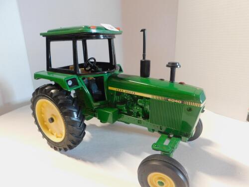 1/16 JD 4040 2WD Cab, No box