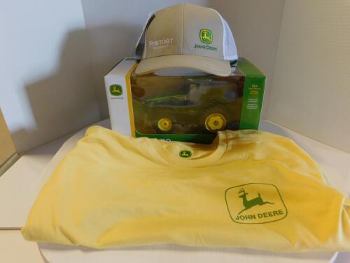 1/32 JD 8R 370, JD T-shirt (M) & Ball Cap