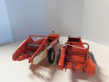 1/16 Lot of 2 Tru-Scale Manure Spreaders