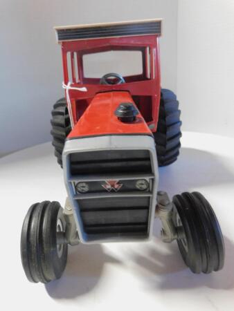 1/16 Ertl Massey Ferguson MF1155 w/V8 Engine