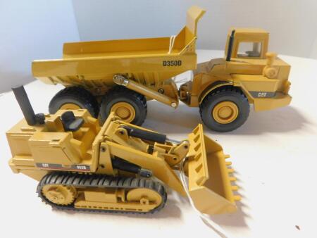 2 CAT Ertl D350D Dump Trk & Germany Loader 953B