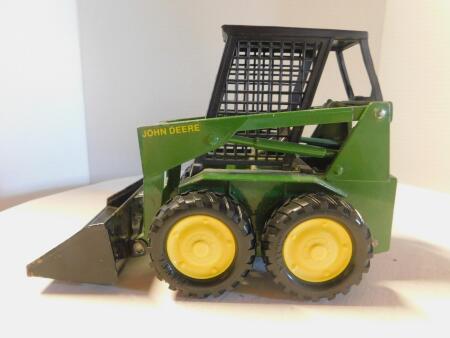 1/16 Ertl John Deere Skidsteer Loader