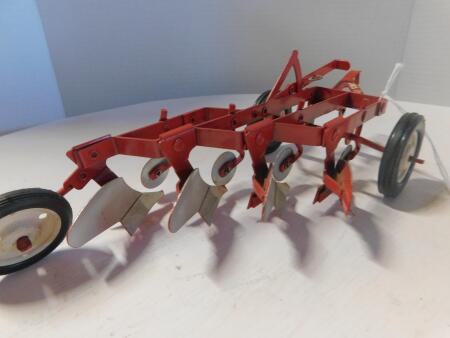 1/16 Tru-Scale 4 Furrow Plow w/Cream Rims