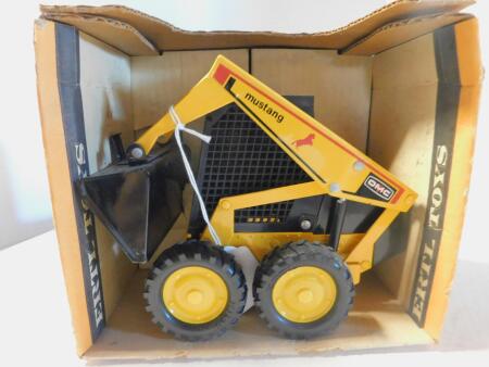 1/16 Ertl Owatonna "Mustang" Skidsteer OMC, NIB