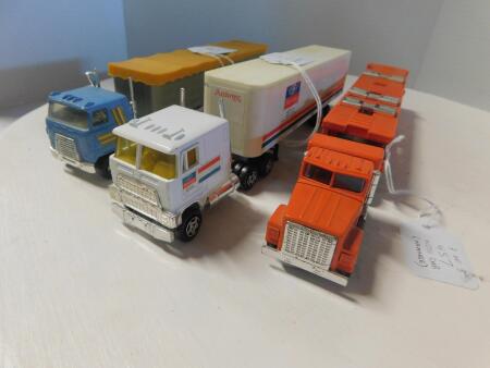 1/64 Lot of 3 Ertl Trucks of The World