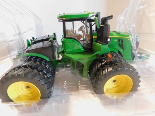 1/32 2022 Farm Show John Deere 9R590 w/triples