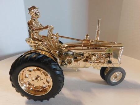 1/16 Farmall w/Man, 50th Gold Edn.