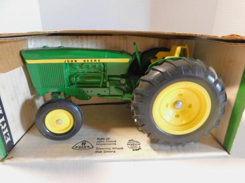 1/16 JD Utility 2030 (no decal) 568