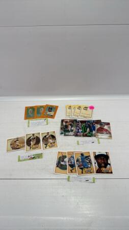Assoted Baseball Card Lot
