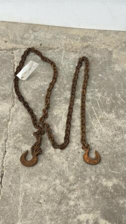 9ft 1/4in Chain with 2 Hooks